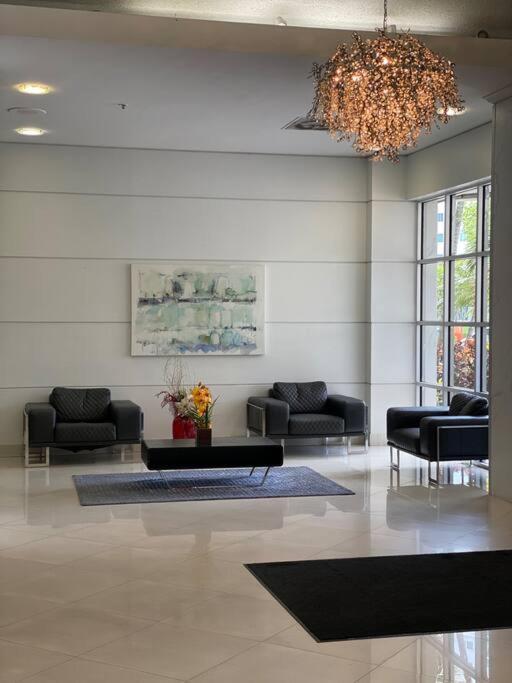 Sunny Isles Beach Spacious Apartment מראה חיצוני תמונה